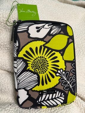 BNWT VERA BRADLEY NEOPRENE MEDIUM TABLET SLEEVE CASE IN CITRON FLORAL DESIGN